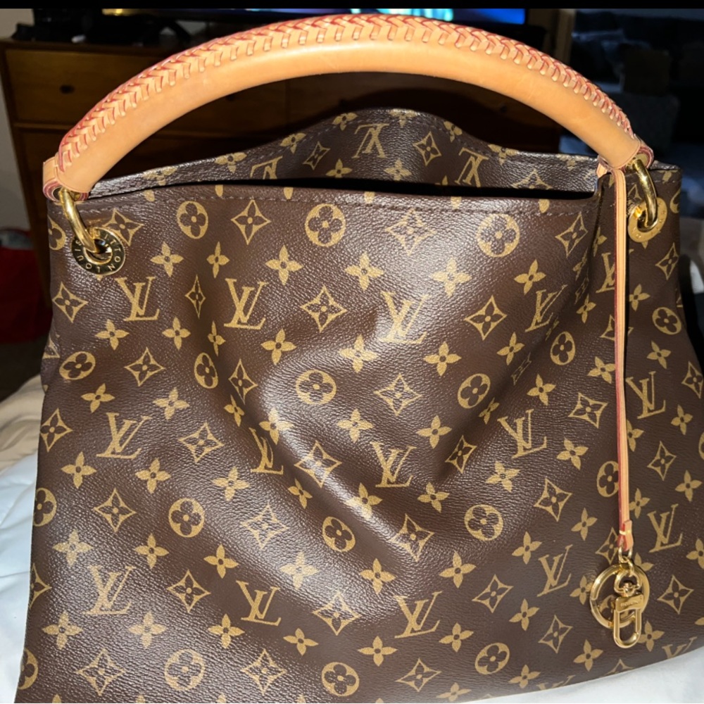 Louis Vuitton Artsy MM